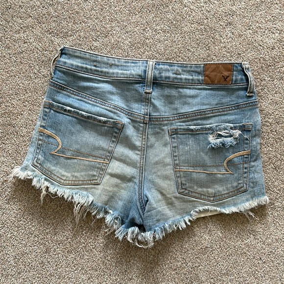 American Eagle Hi-Rise Festival Short - Picture 2 of 5